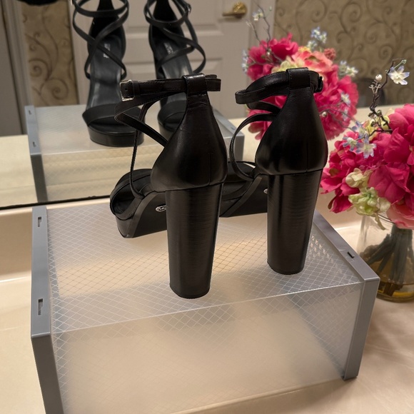 Michael Kors Platform Black  (New) - Picture 2 of 4